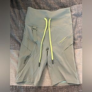 Lululemon hiking shorts 8”